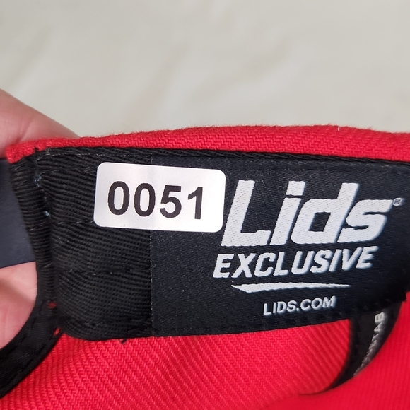 Marvel Lids Kids Spider-Man Red and Black Hat Snap Back NWOT - Picture 4 of 5